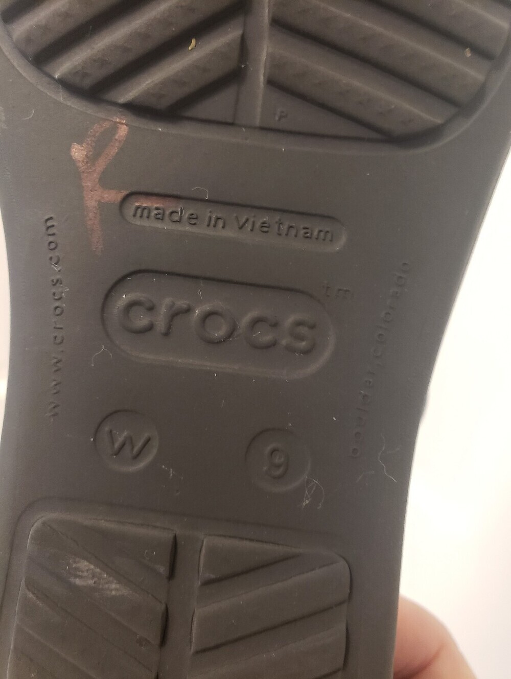 CROCS Black Sanrah Silvertone Hammered Circle Embellishments Slide Sandals Sz 9 - Picture 9 of 12